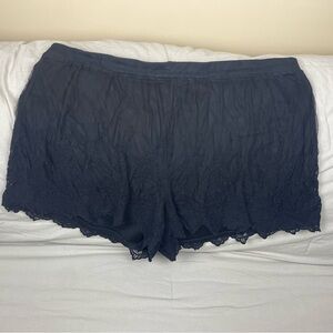 NWOT TORRID Black Lace Women's Plus Elastic Waistband Shorts Size 28W